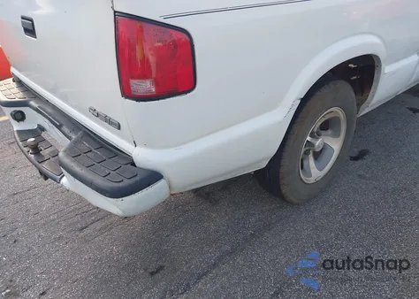 2001 Chevrolet S-10 Ls z USA, uszkodzony, nr VIN 1GCCS195018252152